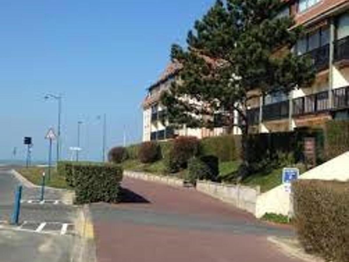 Appartement Refait A Neuf Avec Loggia Et Parking, A 2 Pas De La Plage Et Des Commerces - Fr-1-712-7 Villers-sur-Mer Extérieur photo